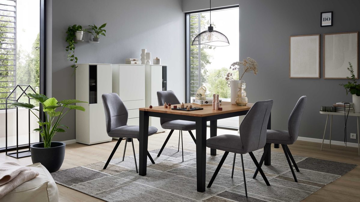 Tischgruppe Interliving aus Holz in Holzfarben Interliving Esszimmer Serie 5102 – Essgruppe Kernbuche, Mattschwarz & kieselfarbener Webstoff Tirol - siebenteilig