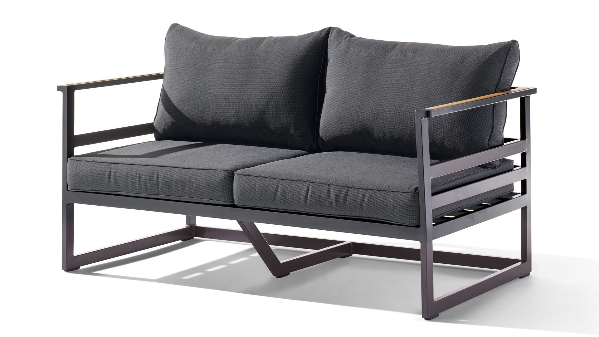 Lounge-Sofa Sieger aus Holz Metall Textil in Grau SIEGER Exclusiv Passion Outdoor-Sofa Sydney eisengraues Gestell Aluminium, graue Kissen Sunproof® & Teakholz - 2-Sitzer