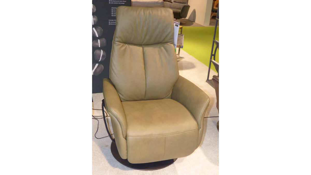 Relaxsessel Interliving aus Leder in Dunkelgrün Beige Interliving Sessel Serie 4550 - Relaxsessel zwei Motoren & Aufstehhilfe - lauchfarbenes Leder Rustika & anthrazitfarbener Tellerfuß