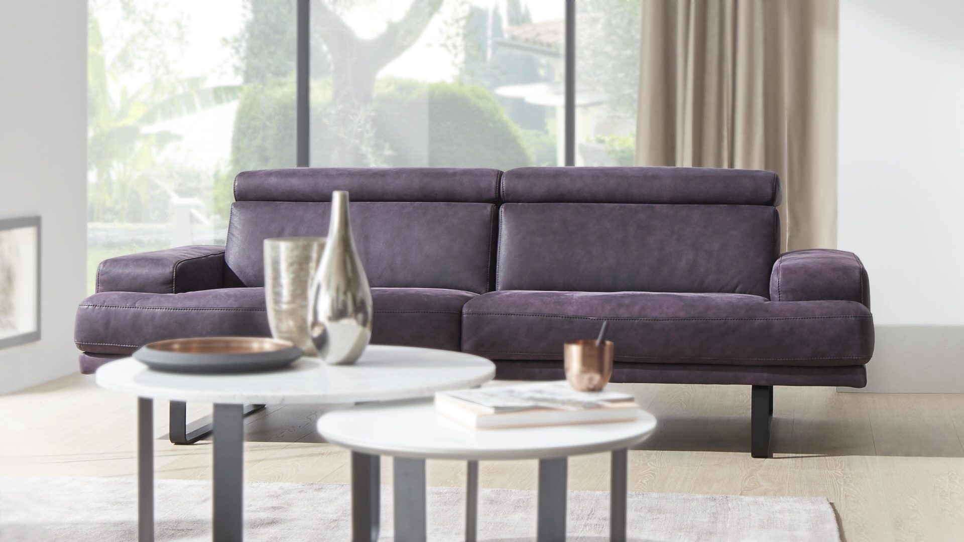 Zweisitzer K+w polstermöbel | il aus Leder in Lila Interliving Sofa Serie 4152 – 2,5-Sitzer - Ledercouch purplefarbenes Nubukleder Bison 90 & schwarzer Metallfuß – Länge ca. 218 cm