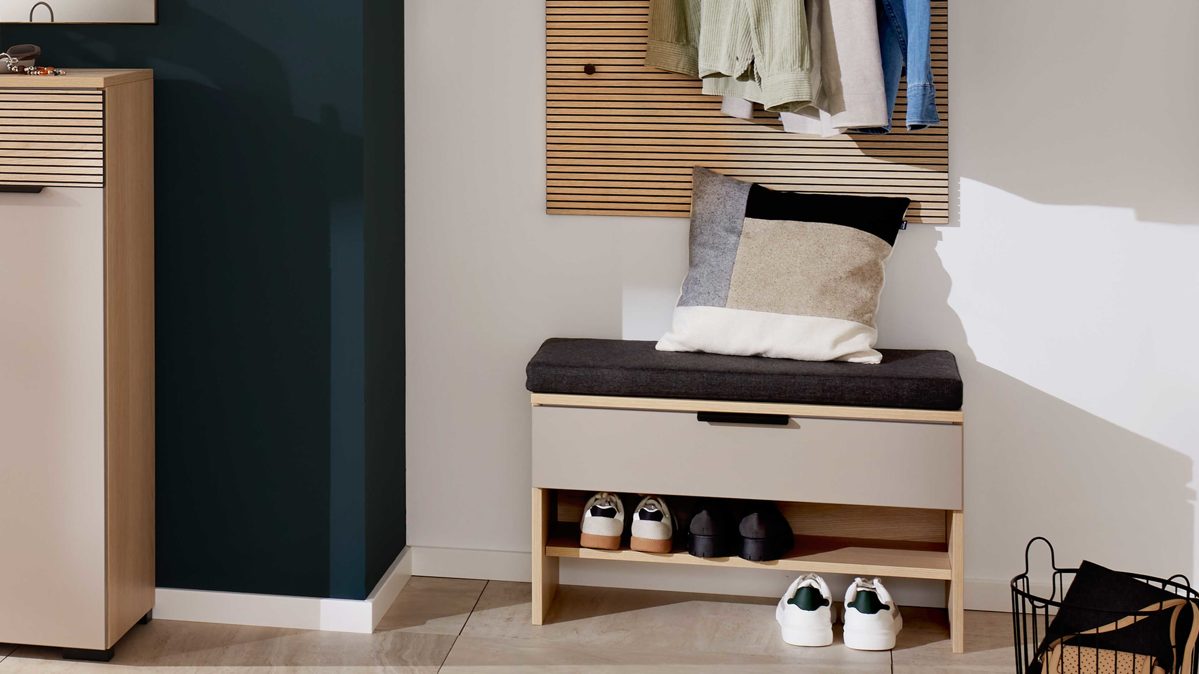 Garderobenbank Interliving aus Holz in Grau Interliving Garderobe Serie 6015 - Garderobenbank Steingrau & Eiche - eine Schublade, Länge ca. 80 cm