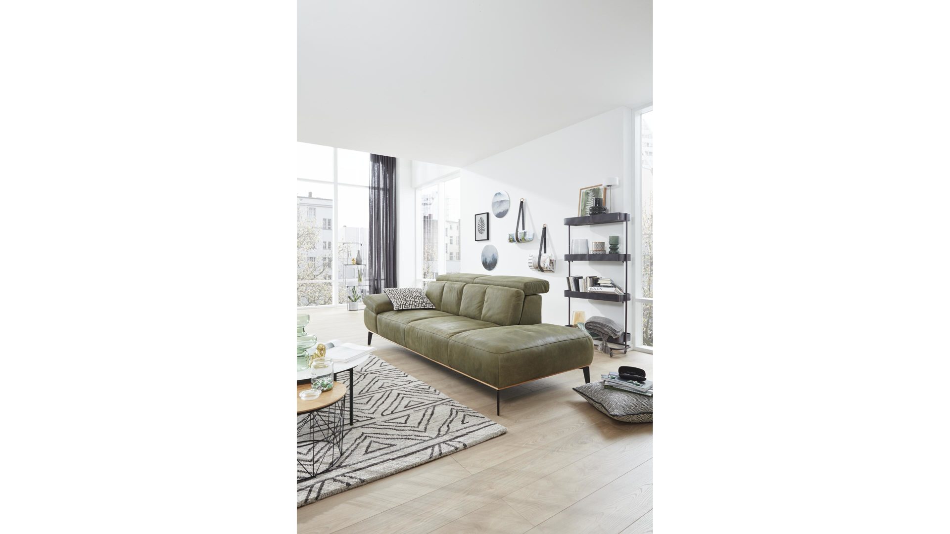 Recamiere W.schillig | il aus Leder in Grün Interliving Sofa Serie 4002 - Recamiere olivfarbenes Leder Z78-36 - Länge ca. 232 cm