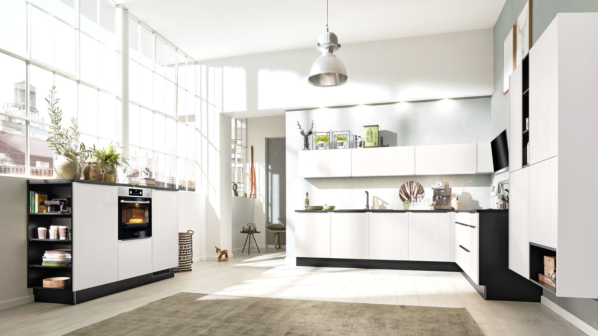 Einbauküche Nolte kÜchen (auch il) aus Holz in Schwarz Interliving Küche Serie 3004 mit AEG Einbaugeräten cottonweiße & cottonschwarze Kunststoffoberflächen – vierteilig