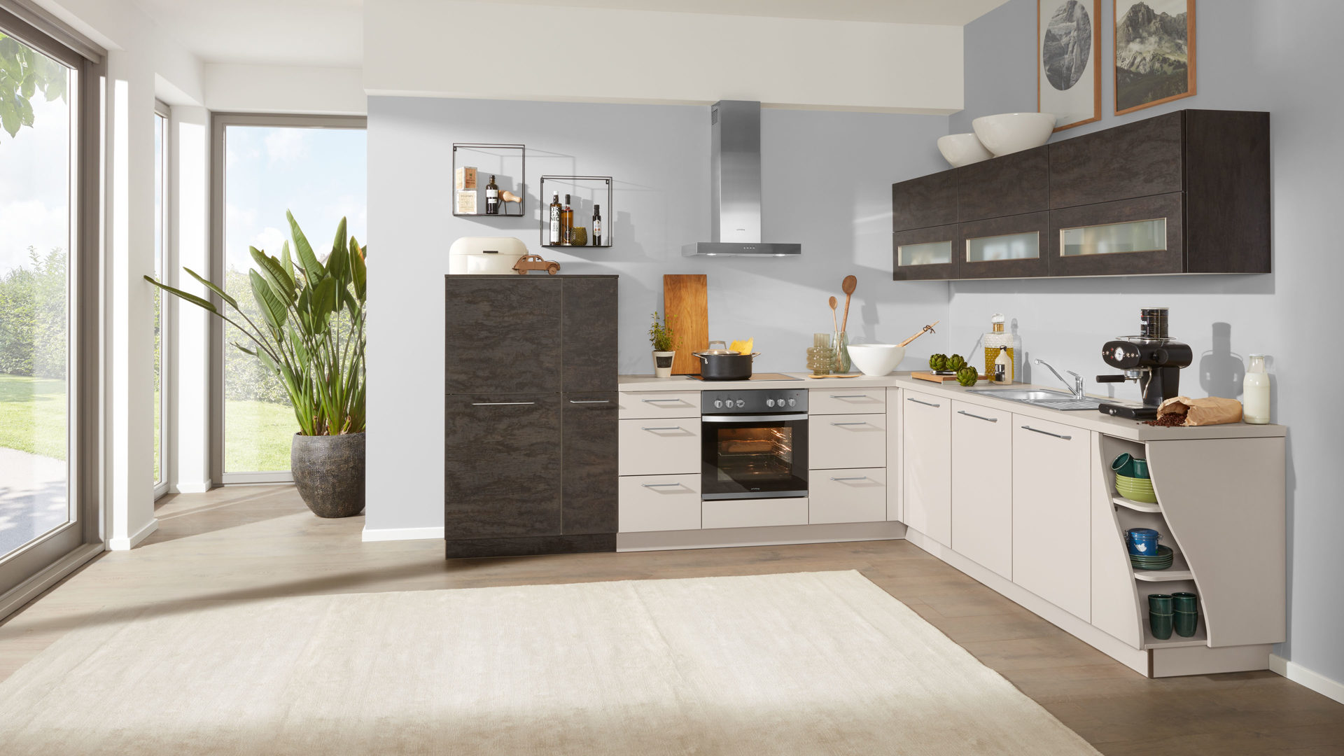 Einbauküche Nolte kÜchen (auch il) aus Holz in Beige Interliving Küche Serie 3009 mit privileg Einbaugeräten sahara- & eichefarbene Lackoberflächen – Stellfläche ca. 305 x 275 cm
