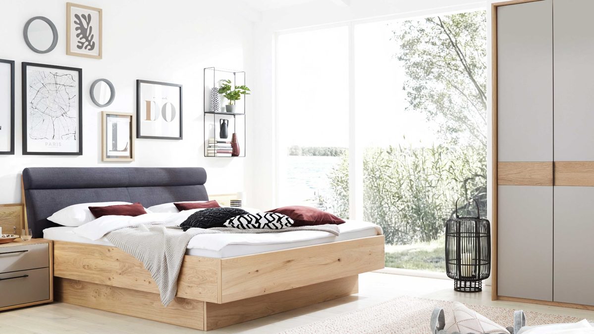Bettgestell Interliving aus Holz in Anthrazit Interliving Schlafzimmer Serie 1023 – Bettgestell schwebend, Liegefläche ca. 140 x 200 cm - Balkeneiche & Anthrazit
