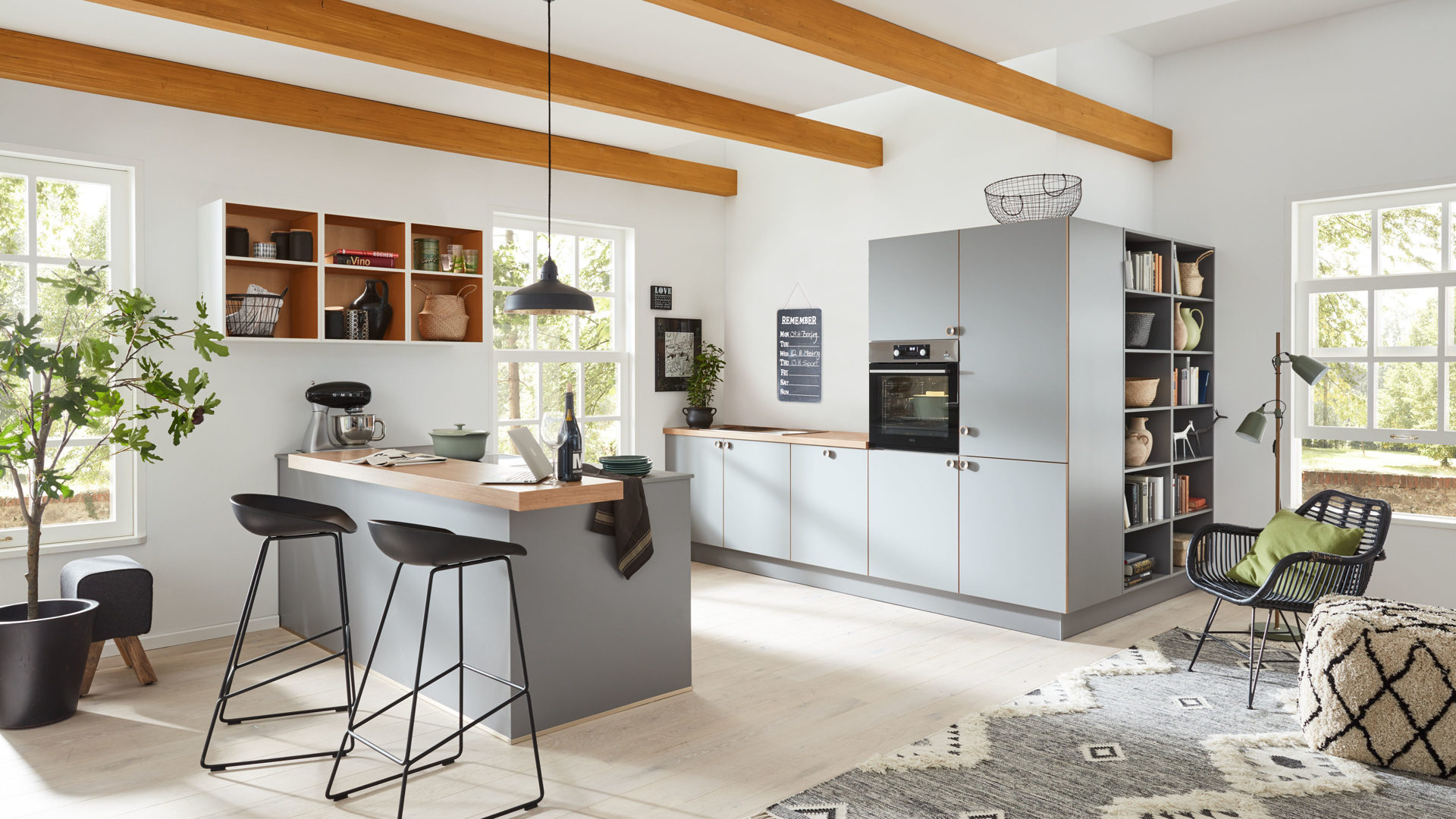 Einbauküche Schüller aus Holz in Grau WERT-KÜCHE Stella Einbauküche mit AEG Einbaugeräten achatgraue & asteichefarbene Kunststoffoberflächen – zweiteilig