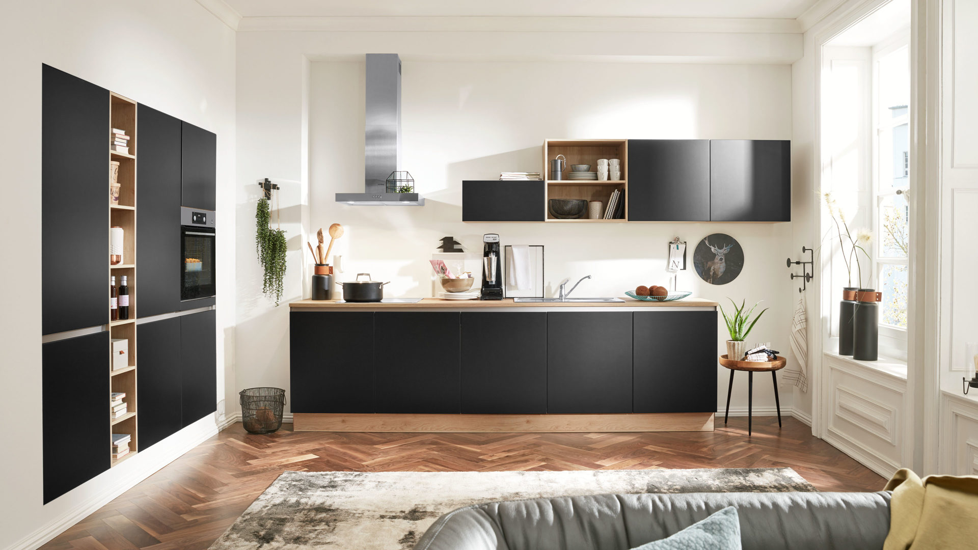 Einbauküche Nolte kÜchen (auch il) aus Holz in Schwarz Interliving Küche Serie 3024 mit AEG Einbaugeräten schwarze & asteichefarbene Kunststoffoberflächen – zweiteilig