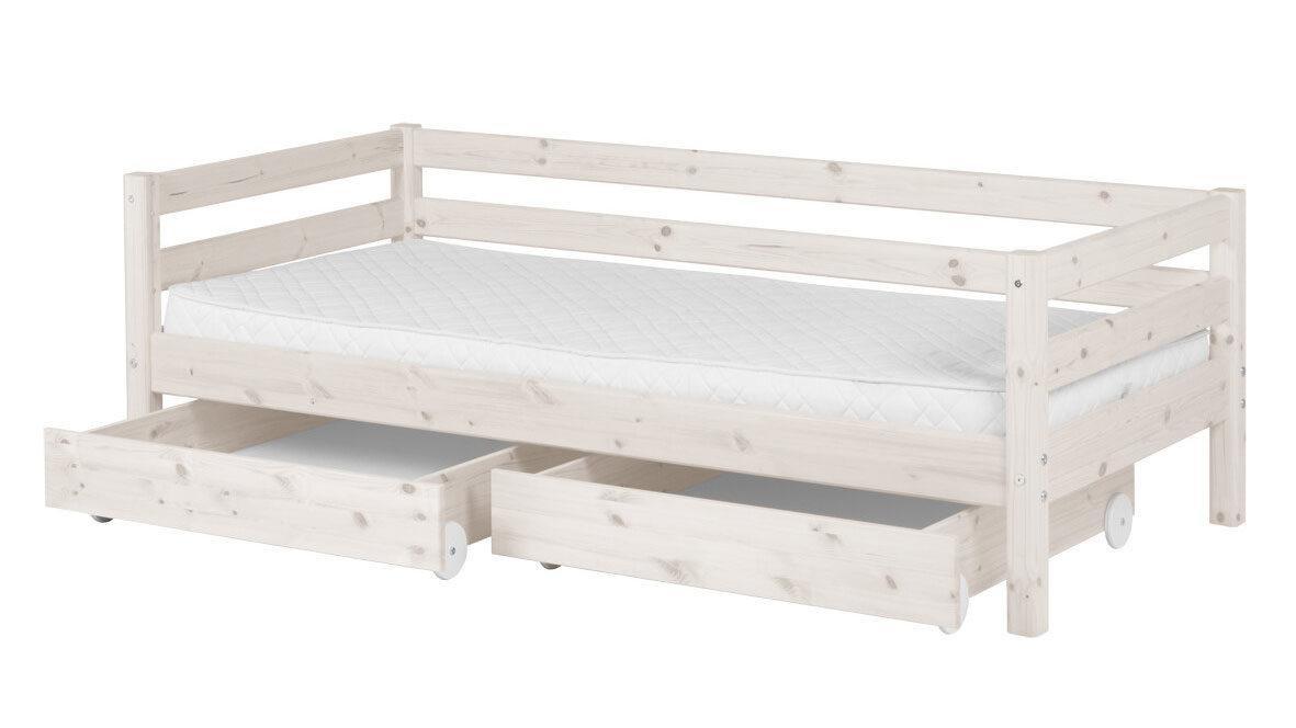 Einzelbett Flexa aus Holz in Weiß FLEXA Classic Bett mit Absturzsicherung und Schubladen 90x190 cm Kiefer weiss lasiert