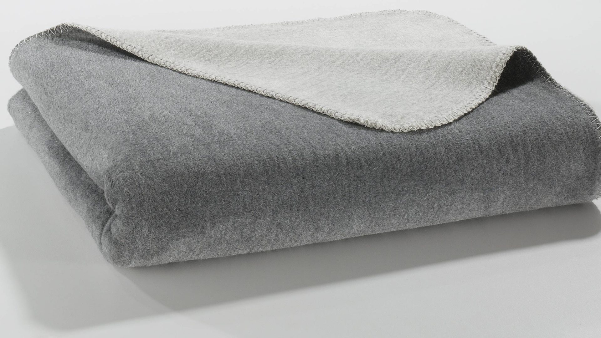 Decke SO!WONDERFUL aus Stoff in Silberfarben Weiß SO!WONDERFUL Decke Colin Silber & Wollweiß - ca. 150 x 200 cm
