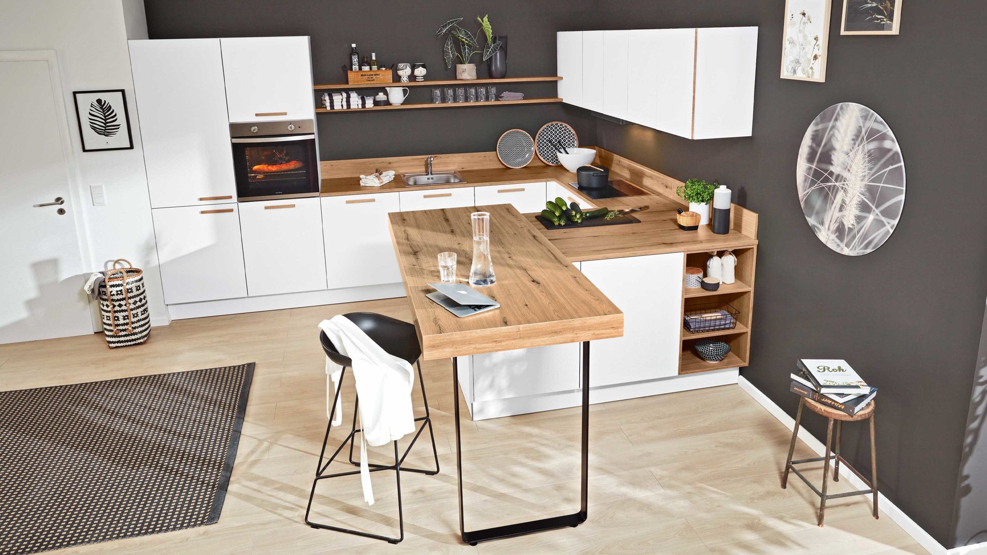 Einbauküche Interliving aus Holz in Weiß Interliving Küche Serie 3043 mit privileg Einbaugeräten Weiß & Vulkaneiche – Stellfläche ca. 365 x 258 cm