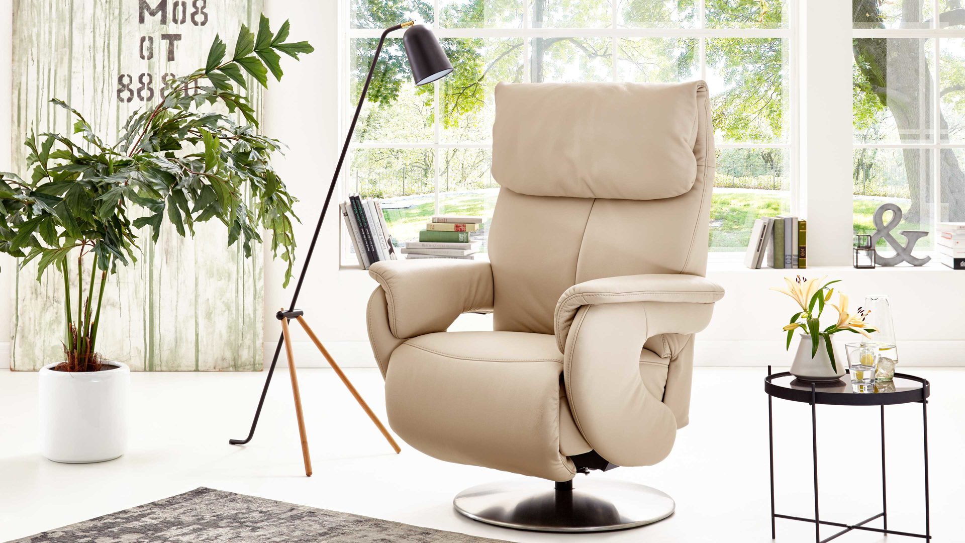 Relaxsessel comfortmaster besser sitzen, liegen, leben aus Leder in Beige Comfortmaster 7304 - Easy-Swing-Sessel 31N marmorfarbenes LongLife-Leder LG 18 & edelstahlfarbener Tellerfuß