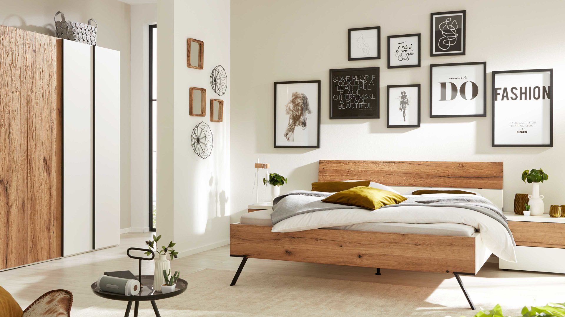 Bettgestell Interliving aus Holz in Weiß Interliving Schlafzimmer Serie 1025 – Bettgestell 531331 Weiß & Balkeneiche gehackt - Liegefläche ca. 160 x 200 cm