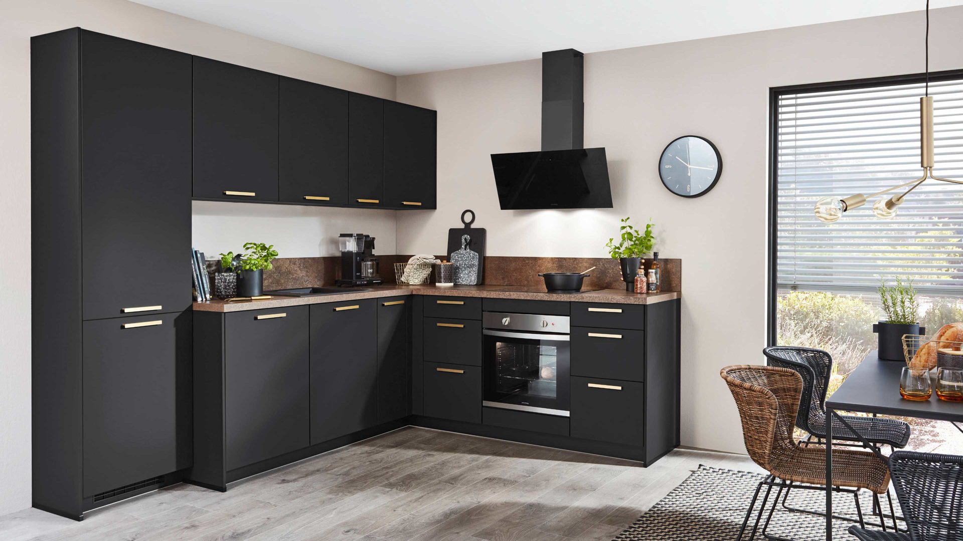 Einbauküche Nobilia® aus Holz in Schwarz nobilia® Einbauküche Easytouch mit privileg Einbaugeräten Grafitschwarz & Metal Oxid – Stellfläche ca. 277 x 217 cm