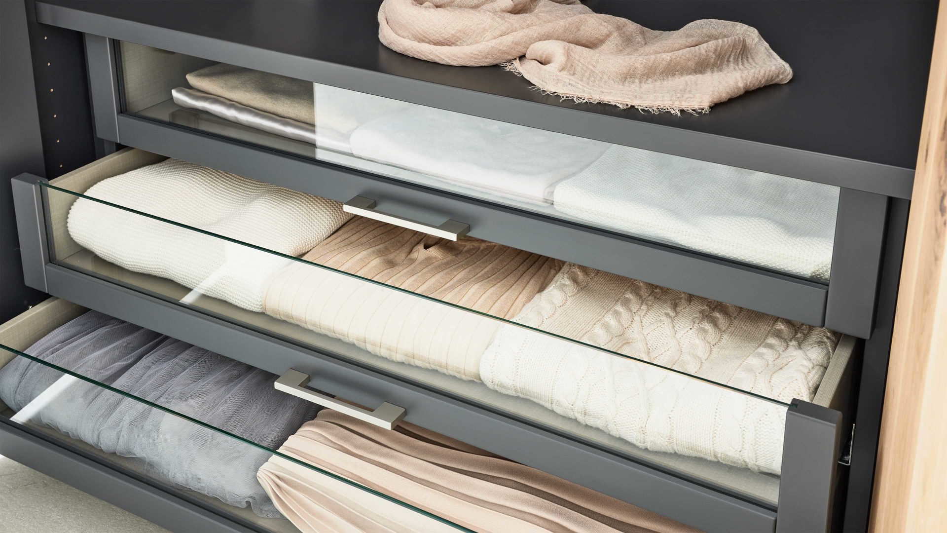 Schubladen-Set Interliving aus Holz in Grau Interliving Schlafzimmer Serie 1029 – Innenschubladen drei Schubladen - Breite ca. 97 cm