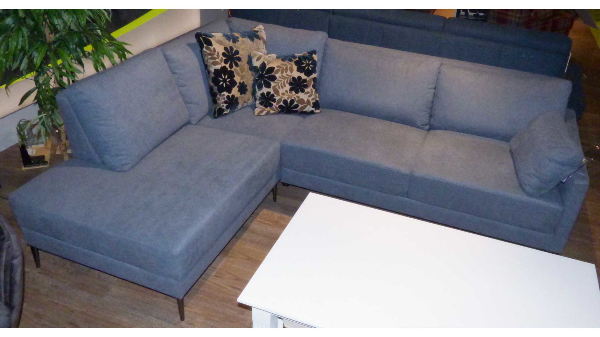 Ecksofa Puhlmann aus Aluminium Stoff in Hellblau Hellgrau Puhlmann Polstergarnitur Bari mit elektrischem Sitzvorzug Donovan 1-1354-094 PG E JAB, Füsse Alu Chrom schwarz