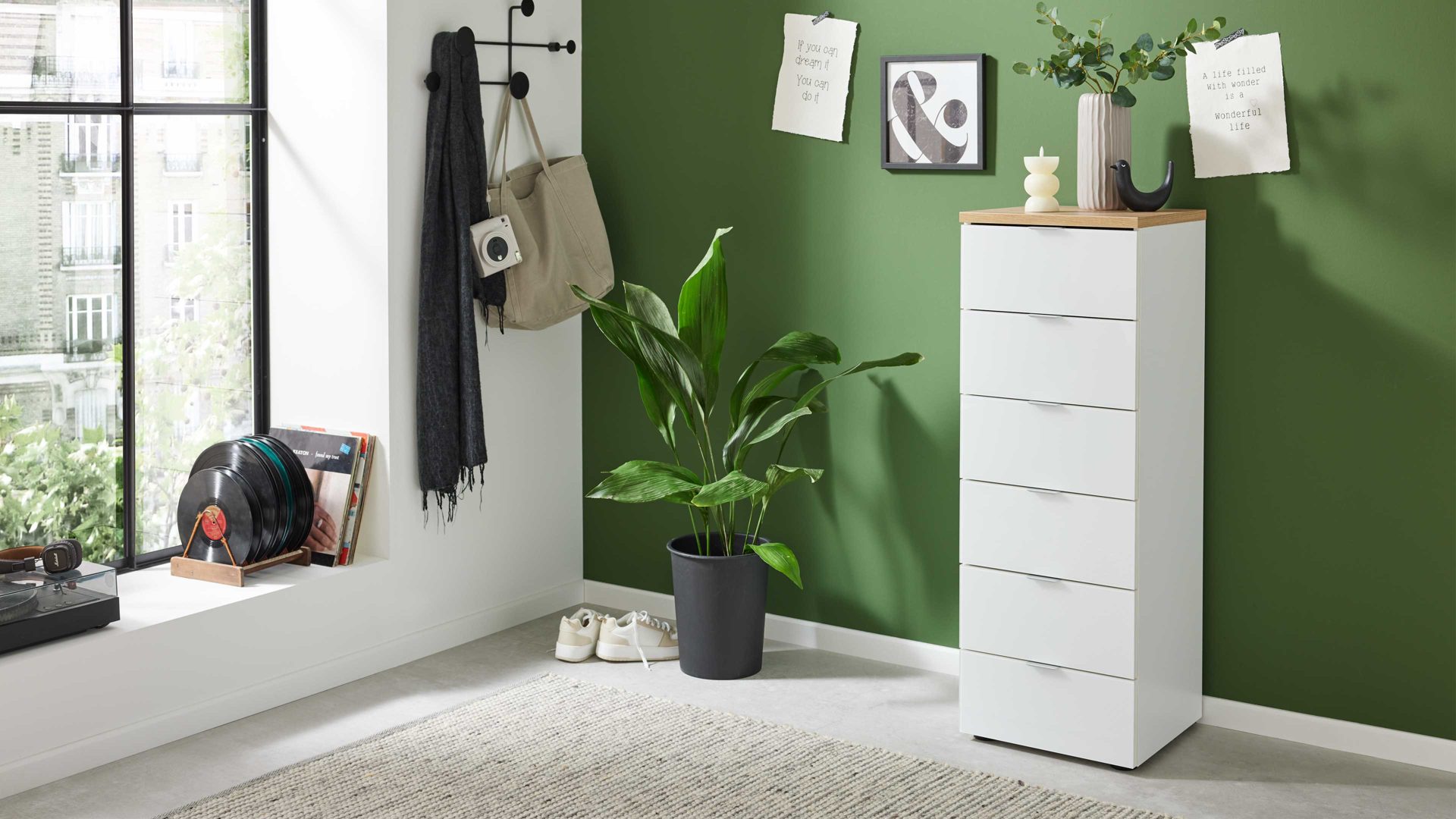 Schubladenkommode Interliving aus Holz in Weiß Interliving Kleiderschrank Serie 1208 - Schubladenkommode alpinweißes Glas &amp; Artisan Eiche - sechs Schubladen, Höhe ca. 114 cm