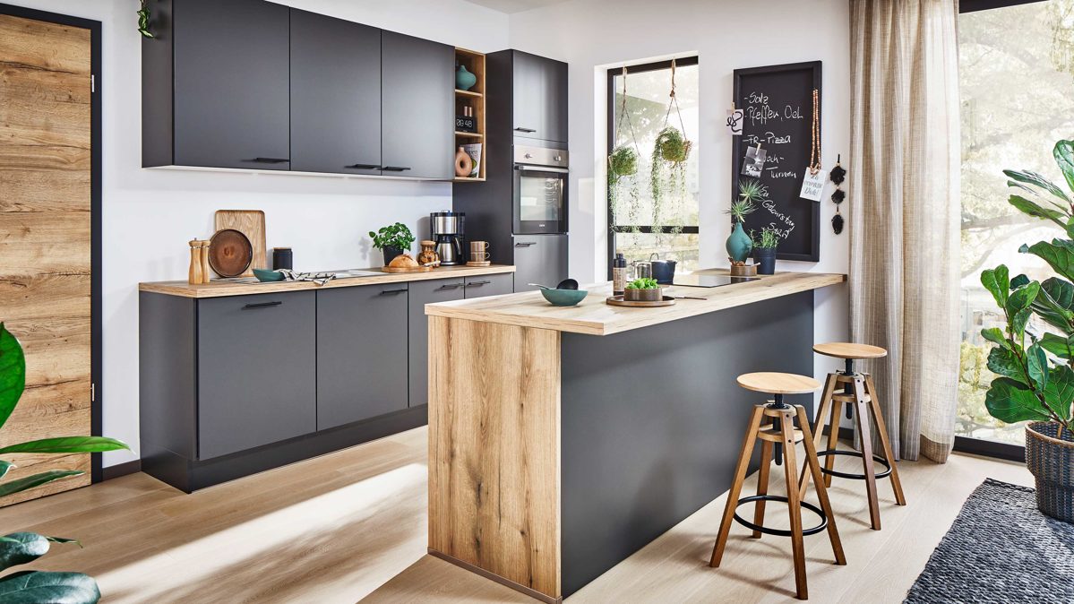 Einbauküche Pino aus Holz in Graphit pino Einbauküche inklusive Einbaugeräte Grafit & Evoke Eiche - zweizeilig