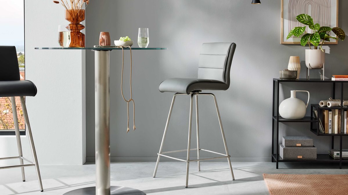 Barstuhl Interliving aus Kunstfaser in Grau Interliving Esszimmer Serie 5122 – Barstuhl graue Mikrofaser Delphin & gebürsteter Edelstahl