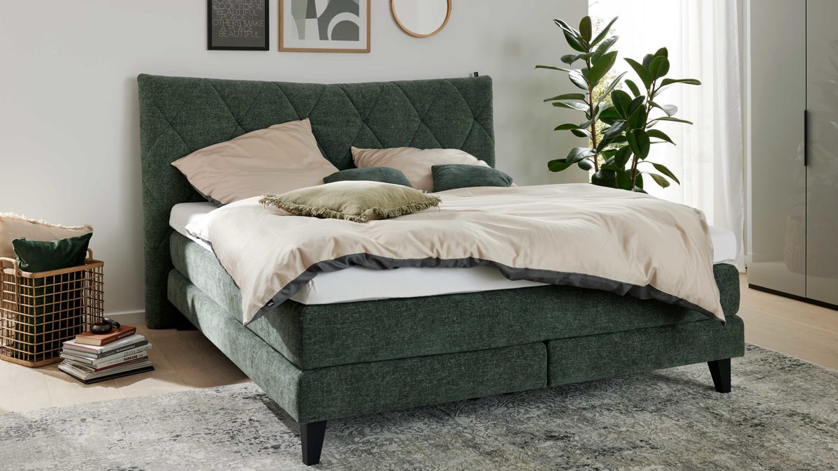 Boxspringbett Interliving aus Stoff in Grün Interliving Boxspringbett Serie 1420 moosgrüne Chenille Toni & schwarze Holzfüße - Liegefläche ca. 180 x 200 cm