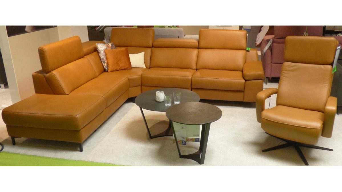 Ecksofa Interliving aus Leder Metall in Hellbraun Interliving Polstergarnitur 4060 IL mit Sessel Leder Cloudy saddle & schwarze Metallfüße – ca. 251 x 286 cm