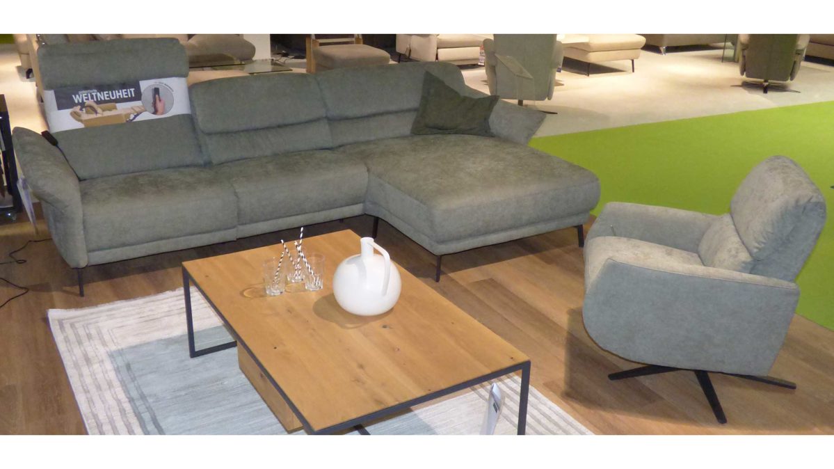 Ecksofa 3c carina | comfort smart aus Stoff in Dunkelgrün Carina Serie Fenja Polstergarnitur, Ecksofa + Sessel dunkelgrüner Strukturstoff Yelda & schwarze Metallfüße - Stellfläche ca. 298 x 162 cm