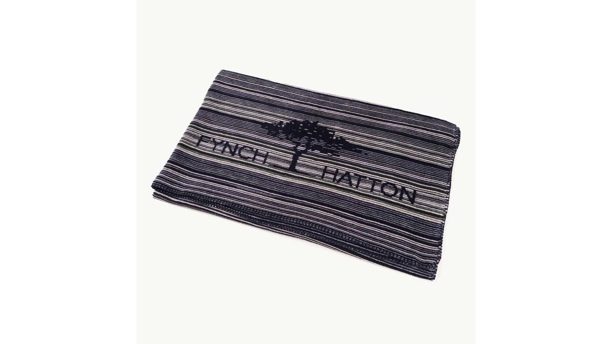 Wohndecke Fynch-hatton aus Stoff in Dunkelblau FYNCH HATTON Wohndecke KOMBERS Doubleface Midnight Blue Stripe – ca. 150 x 210 cm