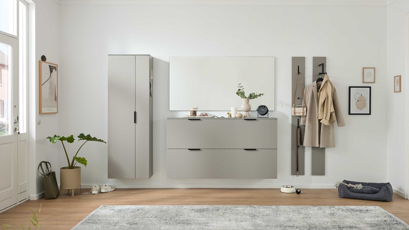Garderoben-Set Interliving aus Holz in Hellgrau Interliving Garderobe Serie 6012 - Garderoben-Set graubeiger Mattlack - fünfteilig