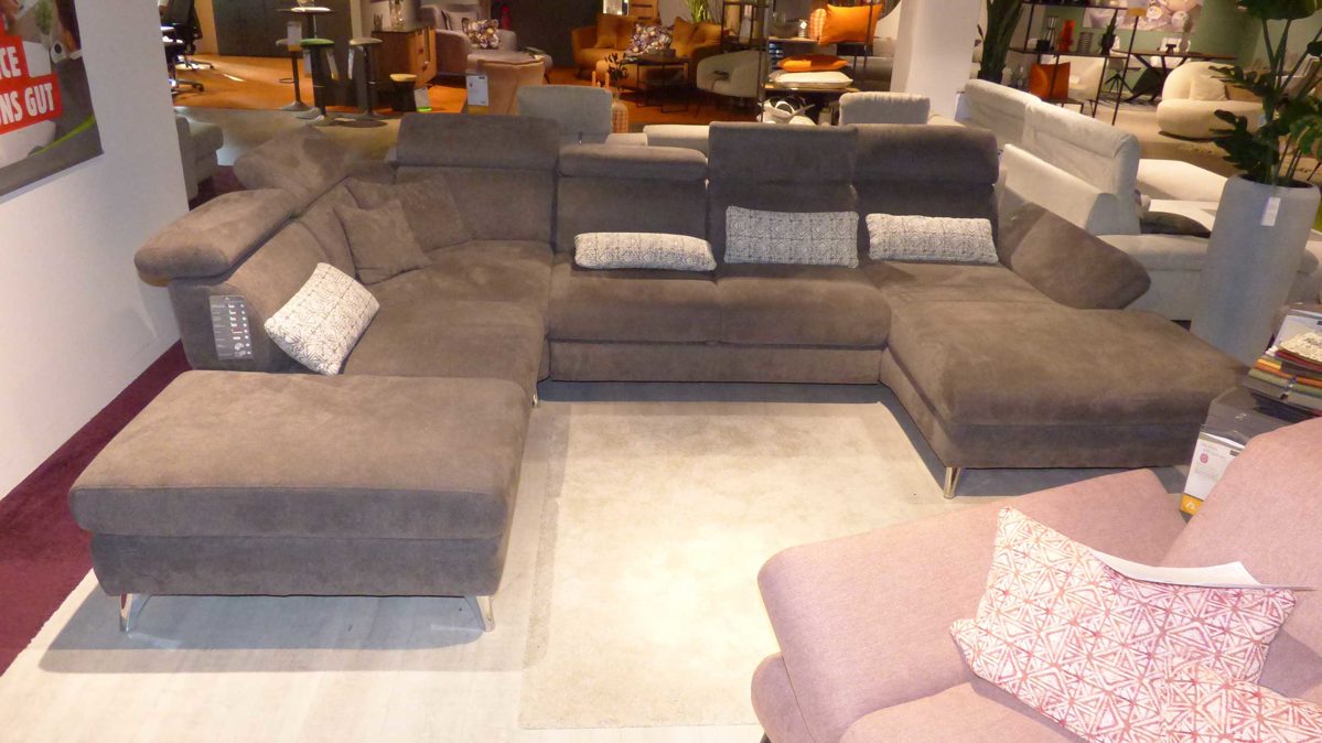 Ecksofa Steinpol poco aus Stoff in Fango POCO Polstergarnitur Torino XC - Ecksofa mit Funktion Bezug Kati Fango 20474 & Metallfüße Chrom – Stellfläche ca. 358 x 250 cm