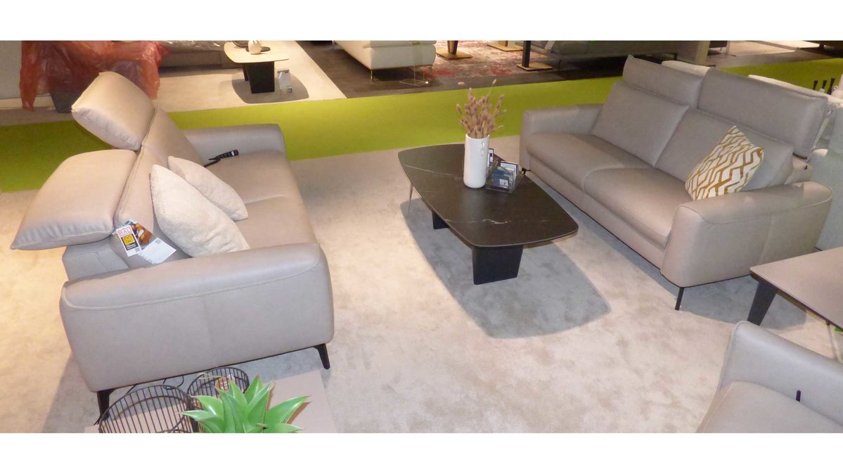 Sofa-Set Interliving aus Leder in Hellgrau Beige Interliving Polstergarnitur Serie 4061 - 2x 2,5-Sitzer Leder Cloudy Pearl & schwarze Metallfüße, ca. 190 cm breit