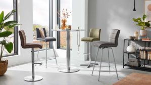 Tischgruppe Interliving aus Glas in Mehrfarbig Interliving Esszimmer Serie 5122 – Bargruppe mit vier Stühlen graues Glas, Stoffbezüge & Edelstahl - fünfteilig