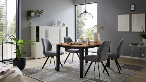 Tischgruppe Interliving aus Holz in Holzfarben Interliving Esszimmer Serie 5102 – Essgruppe Kernbuche, Mattschwarz & kieselfarbener Webstoff Tirol - siebenteilig