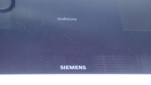 Einbauküche Nobilia® aus Holz Kunststoff Nachbildung Stein in Weiß nobilia INLINE Musterküche mit allen Elektrogeräten Alpinweiss + Siemens Geräte