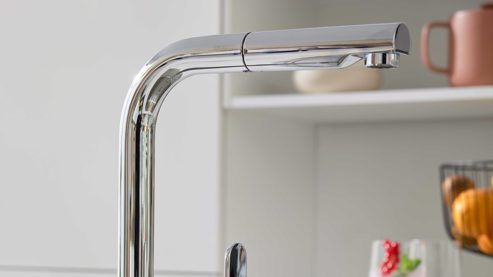 Einbauküche Interliving aus Holz in Weiß Interliving Küche Serie 3089 mit AEG-Einbaugeräten Weiß – Stellfläche ca. 220 x 480 cm