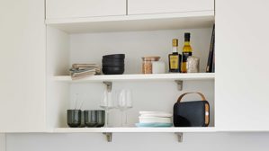 Einbauküche Interliving aus Holz in Weiß Interliving Küche Serie 3090 mit gorenje-Einbaugeräten Magnolia – zweizeilig