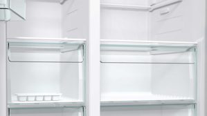 Einbauküche Interliving aus Holz in Weiß Interliving Küche Serie 3090 mit gorenje-Einbaugeräten Magnolia – zweizeilig