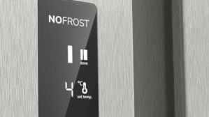 Einbauküche Interliving aus Holz in Weiß Interliving Küche Serie 3090 mit Side by Side Kühlschrank Magnolia – zweizeilig