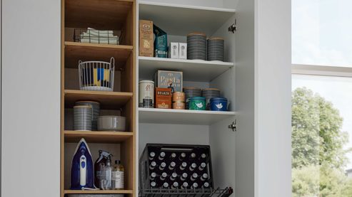 Einbauküche Interliving aus Holz in Weiß Interliving Küche Serie 3095 - Hauswirtschaftsraum Mattweiß & Chalet Eiche