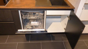 Einbauküche Express küchen aus Holz Kunststoff Metall Nachbildung in Schwarz EXPRESS KÜCHEN Einbauküche Plan P11 mit allen Einbaugeräten schwarze Esche Nachbildung, Arbeitsplatte Korthenstahl P98