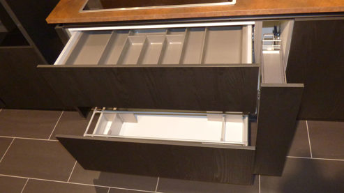 Einbauküche Express küchen aus Holz Kunststoff Metall Nachbildung in Schwarz EXPRESS KÜCHEN Einbauküche Plan P11 mit allen Einbaugeräten schwarze Esche Nachbildung, Arbeitsplatte Korthenstahl P98