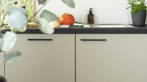 Einbauküche Express küchen aus Holz in Hellgrün EXPRESS KÜCHEN Einbauküche Clean mit Einbaugeräten Salbeigrün & Schwarz  - Länge ca. 390 cm