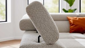 Ecksofa Interliving aus Stoff in Hellgrau Interliving Sofa Serie 4420 - Ecksofa mit Metallfüßen graubeiger Bezug LRS 19 – Stellfläche ca. 285 x 207 cm