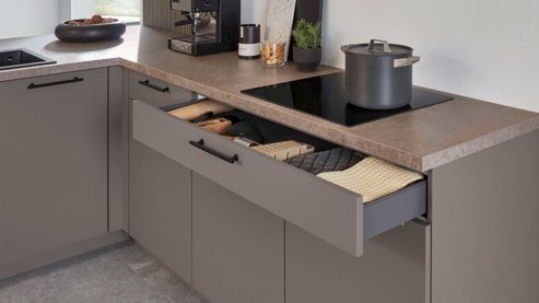 Einbauküche Nobilia® aus Holz in Grau nobilia® Einbauküche Easytouch mit Geräten Taupegrau - zweiteilig