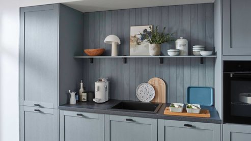 Einbauküche Nobilia® aus Holz in Hellblau nobilia® Einbauküche Frame mit Geräten und  Ansetztisch steinblaue Holzstruktur & Marmor schwarz - zweiteilig