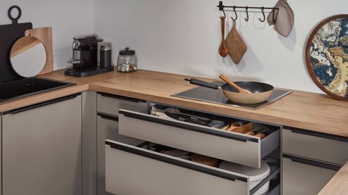 Einbauküche Nobilia® aus Holz in Beige nobilia® Einbauküche Laser mit Geräten und  Ansetztisch Macchiato & Eiche Honig - Stellfläche ca. 305 x 336 cm