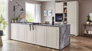 Einbauküche Nobilia® aus Holz in Beige nobilia® Einbauküche Sylt mit Geräten Sand & Marmor Mystic grey - zweiteilig