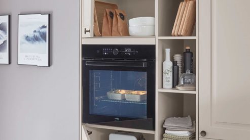 Einbauküche Nobilia® aus Holz in Beige nobilia® Einbauküche Sylt mit Geräten Sand & Marmor Mystic grey - zweiteilig