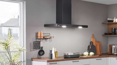 Einbauküche Nobilia® aus Holz in Weiß nobilia® Einbauküche Senso mit Geräten, z. B. Inselhaube Alpinweiß & Eiche Havanna - Stellfläche ca. 300 x 340 cm