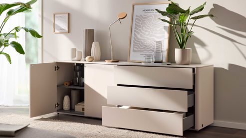 Sideboard Interliving aus Holz in Beige Interliving Wohnzimmer Serie 2035 - Sideboard beiger Mattlack - drei Schubladen, zwei Türen, Länge ca. 200 cm