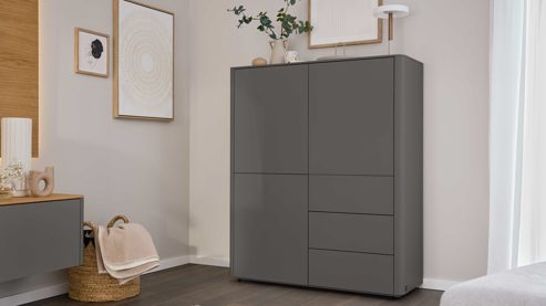 Highboard Interliving aus Holz in Dunkelgrau Interliving Wohnzimmer Serie 2035 - Highboard dunkelgrauer Mattlack - drei Schubladen, drei Türen