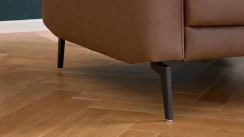 2,5-Sitzer Interliving aus Leder in Braun Interliving Sofa Serie 4066 – 2,5-Sitzer walnussfarbenes Leder Cloudy noce & schwarze Metallfüße – Länge ca. 180 cm